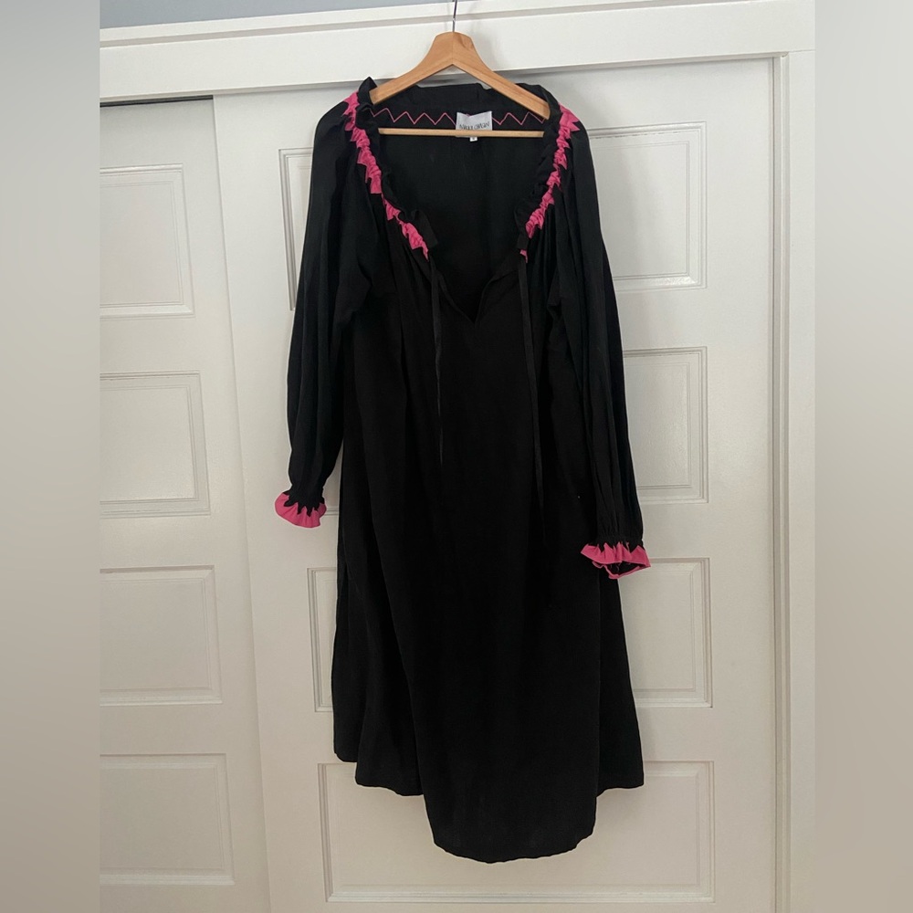 Nikki Chasin Black dress with Pink Accents